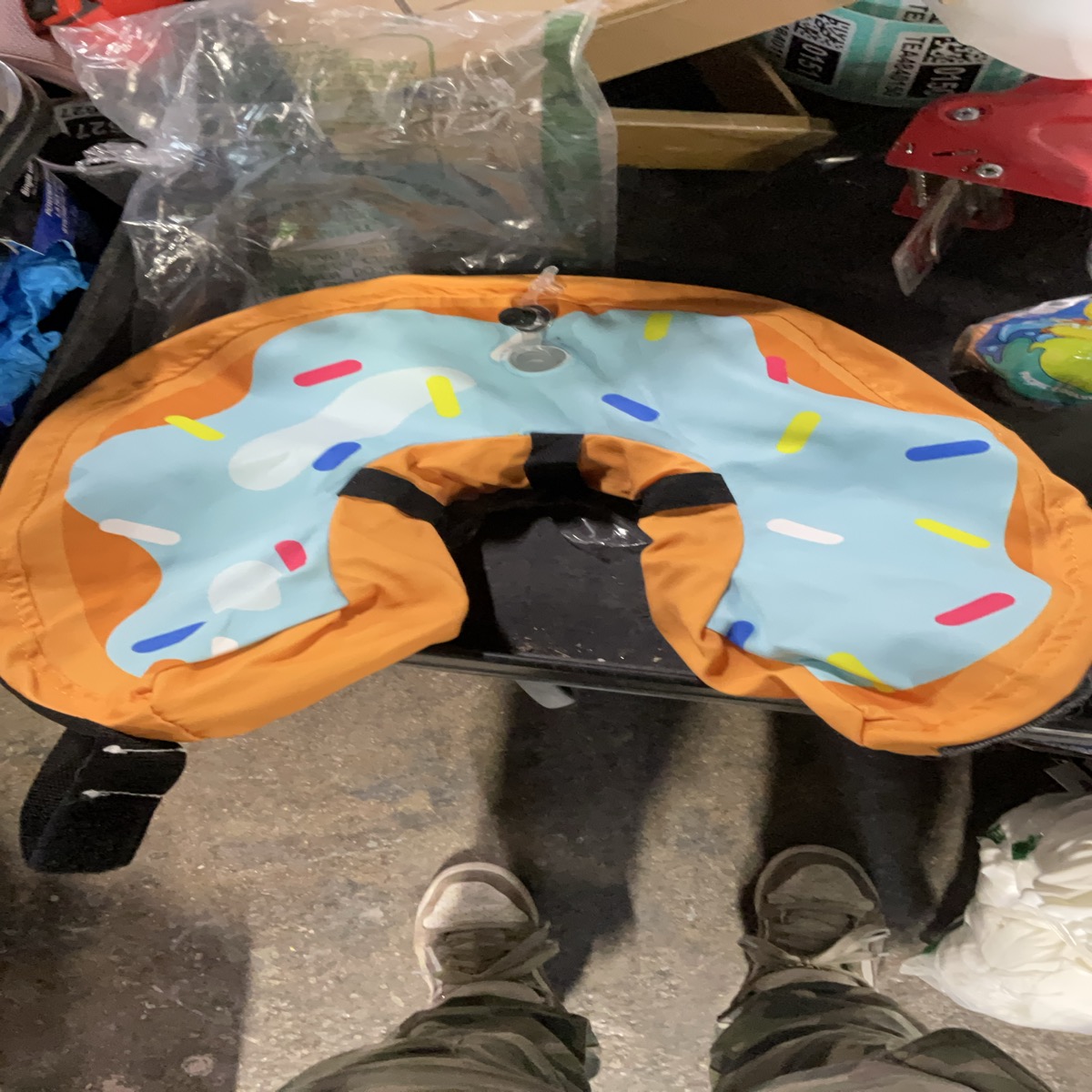Donut-Shaped Inflatable Recovery Collar for Pets