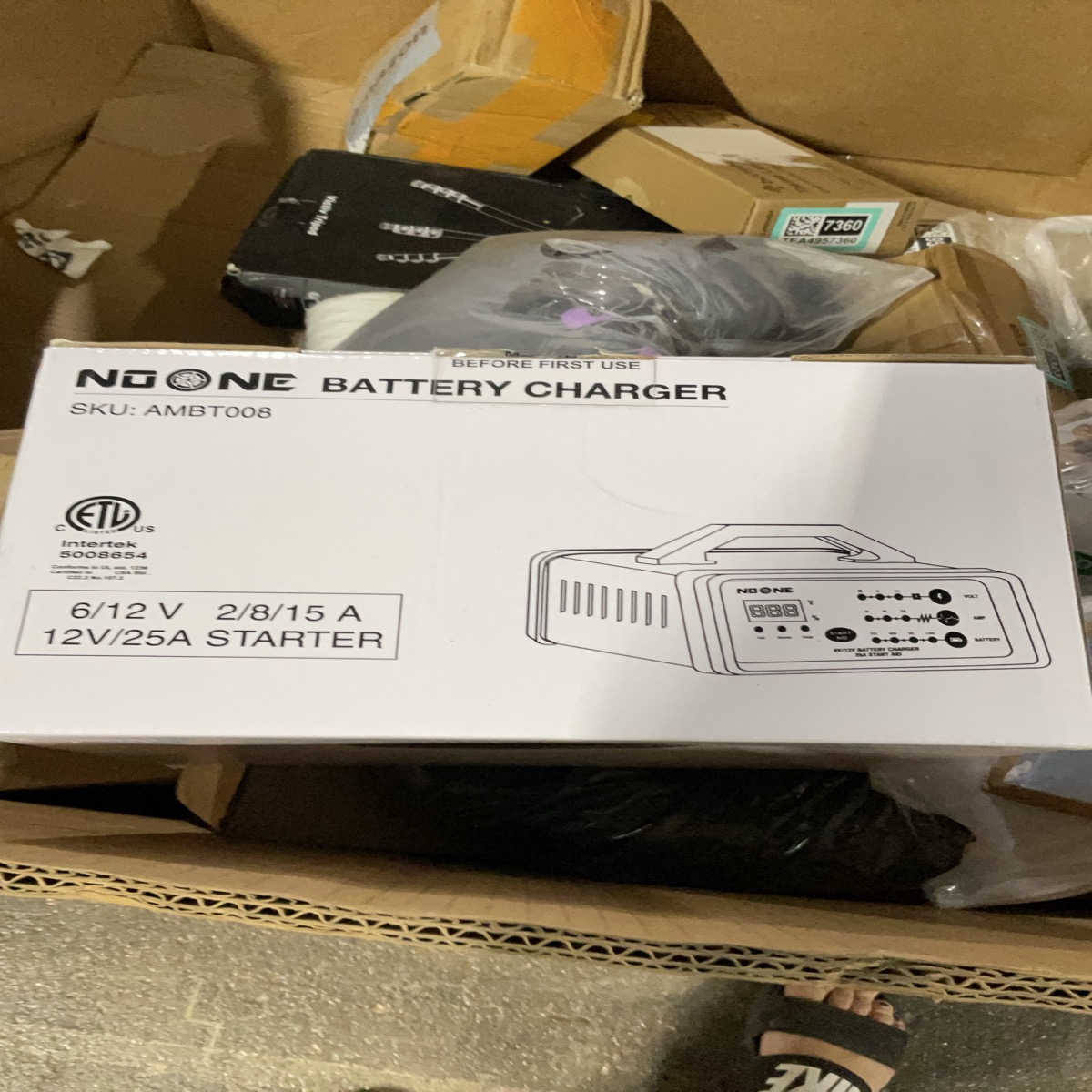 NO ONE 6/12V Battery Charger and 25A Starter