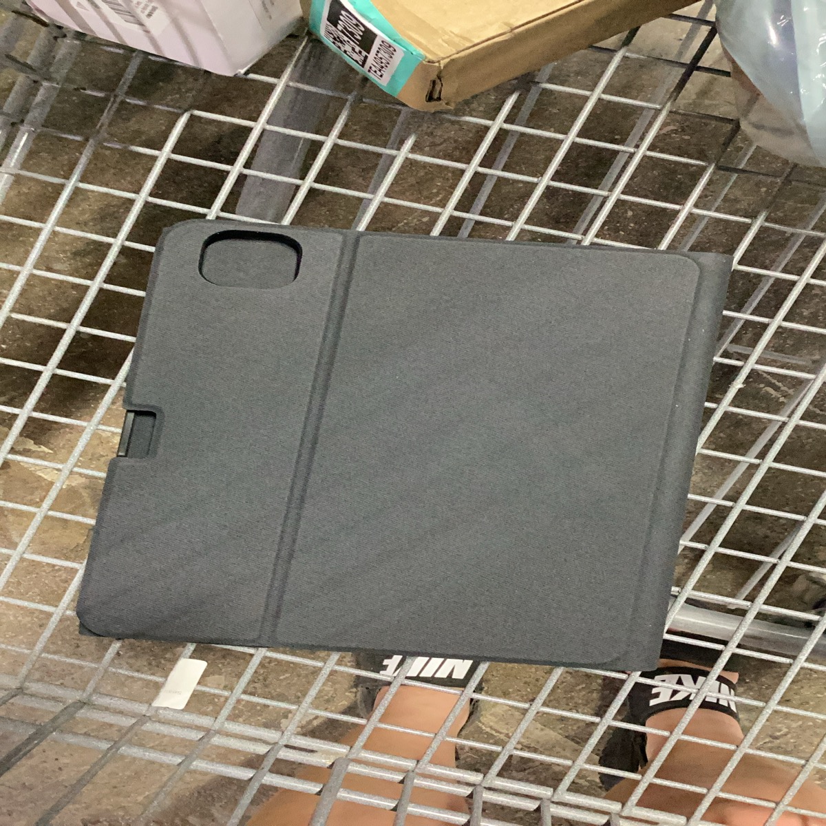 Universal Tablet Protective Case with Integrated Bluetooth Keyboard