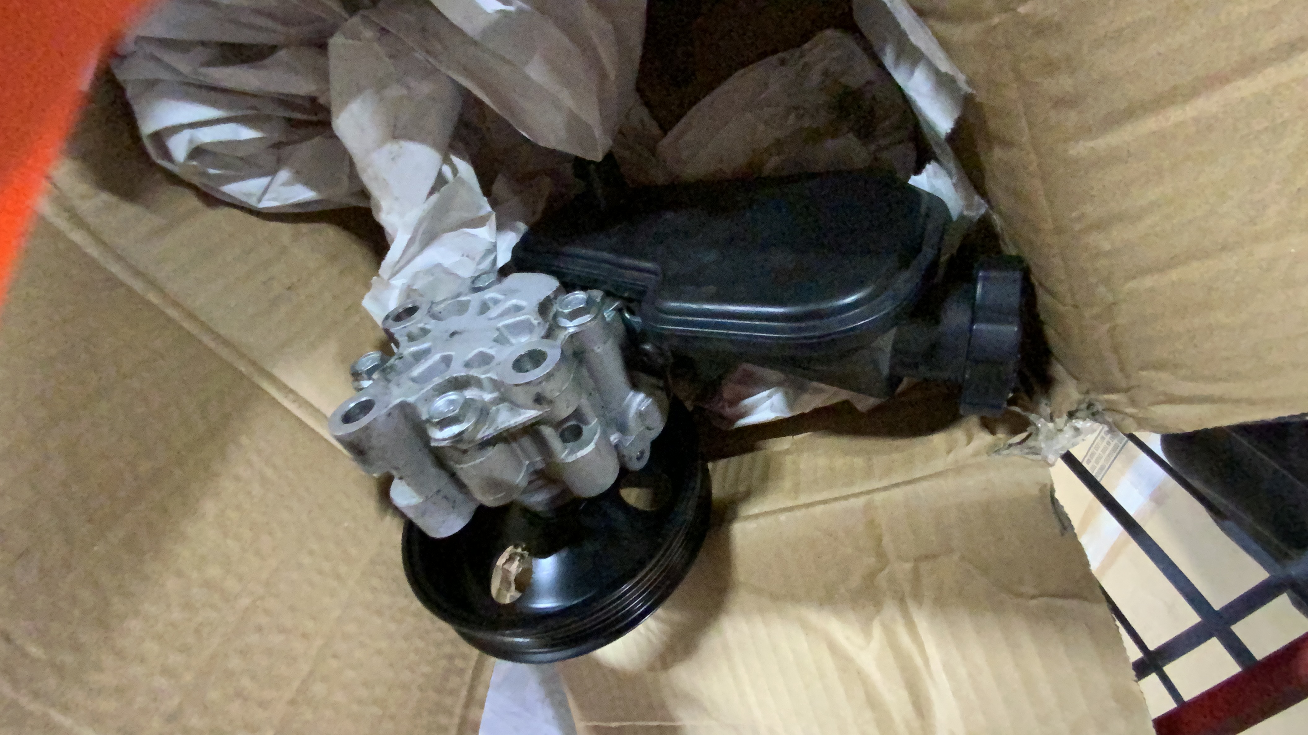 Automotive Power Steering Pump with Integrated Reservoir