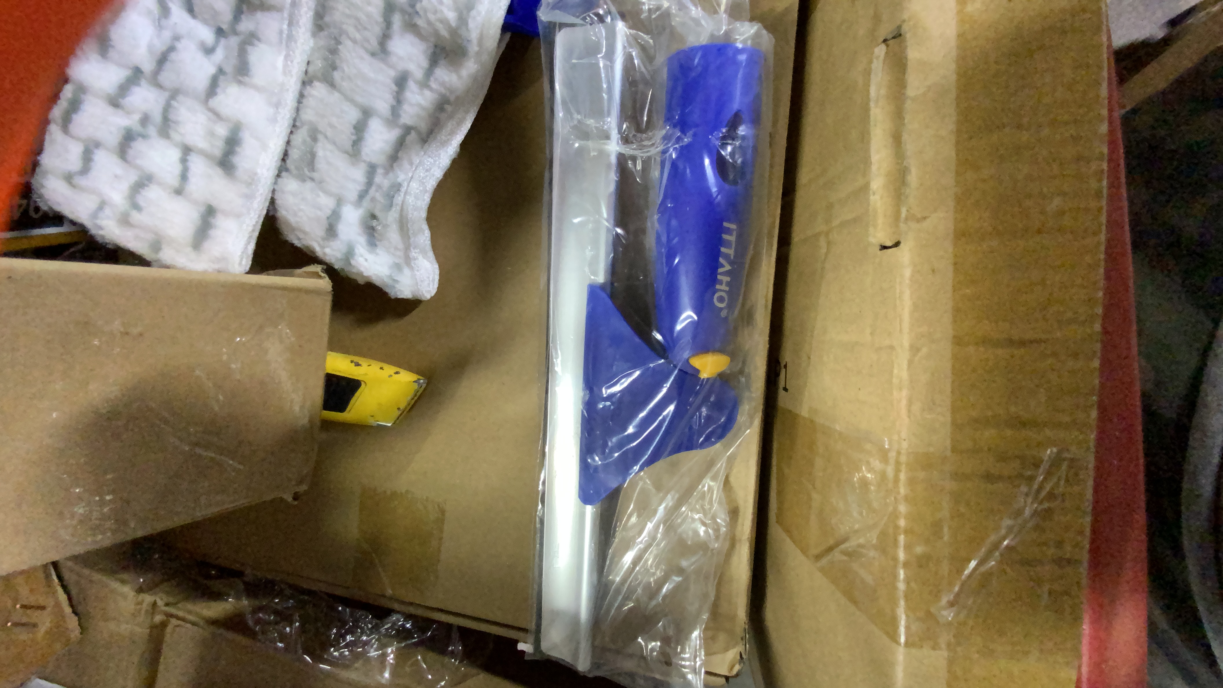 ITTAHO Squeegee for Window/Door - Swivel Style with 2 Pads