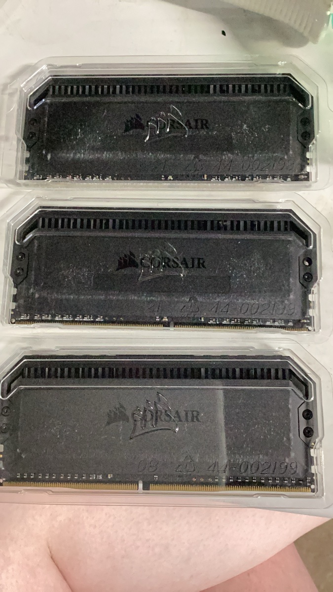 Corsair Desktop Memory RAM DDR3/DDR4 Modules in Plastic Protective Packaging