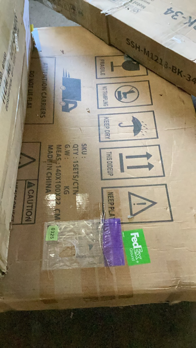 Unbranded Large Furniture or Accessory Item - 140x100x22cm Carton