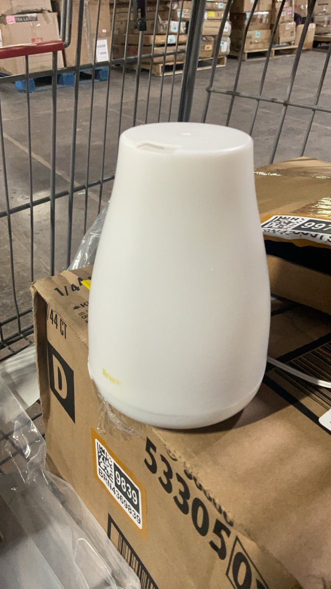 Essential Oil Aromatherapy Diffuser / Ultrasonic Humidifier - White Teardrop Shape