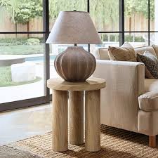 LuxenHome Round Side Table with 3 Pillar Legs in Oak Finish