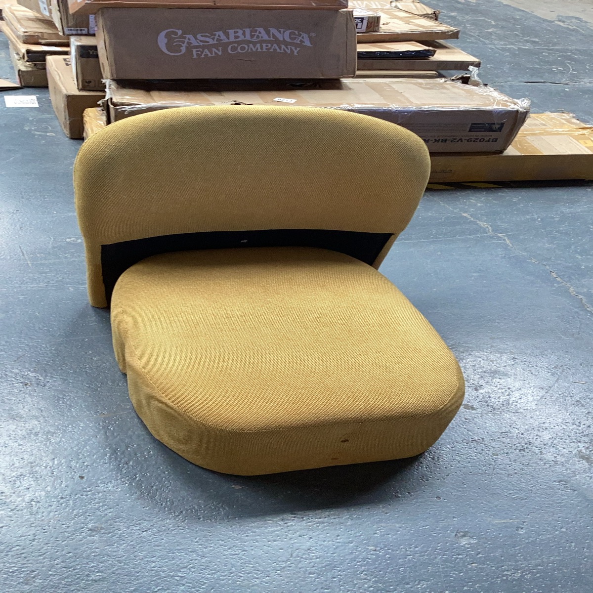 Incomplete chair No back, Missing arm