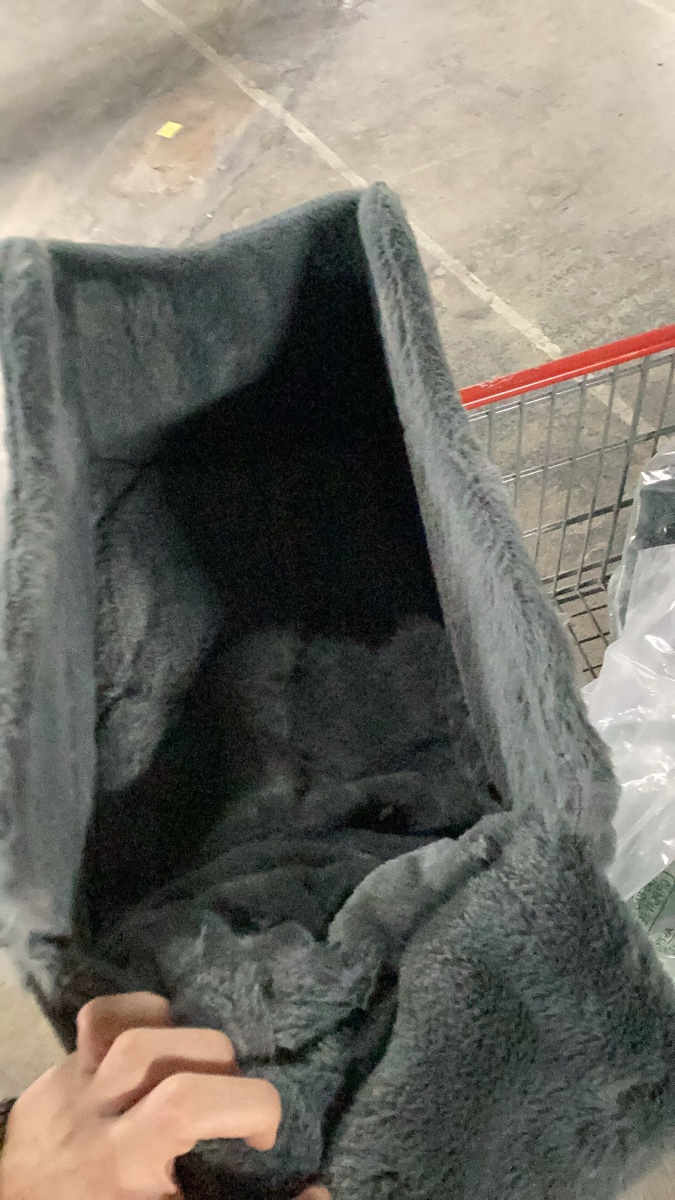 Faux Fur Pet Bed / Cave