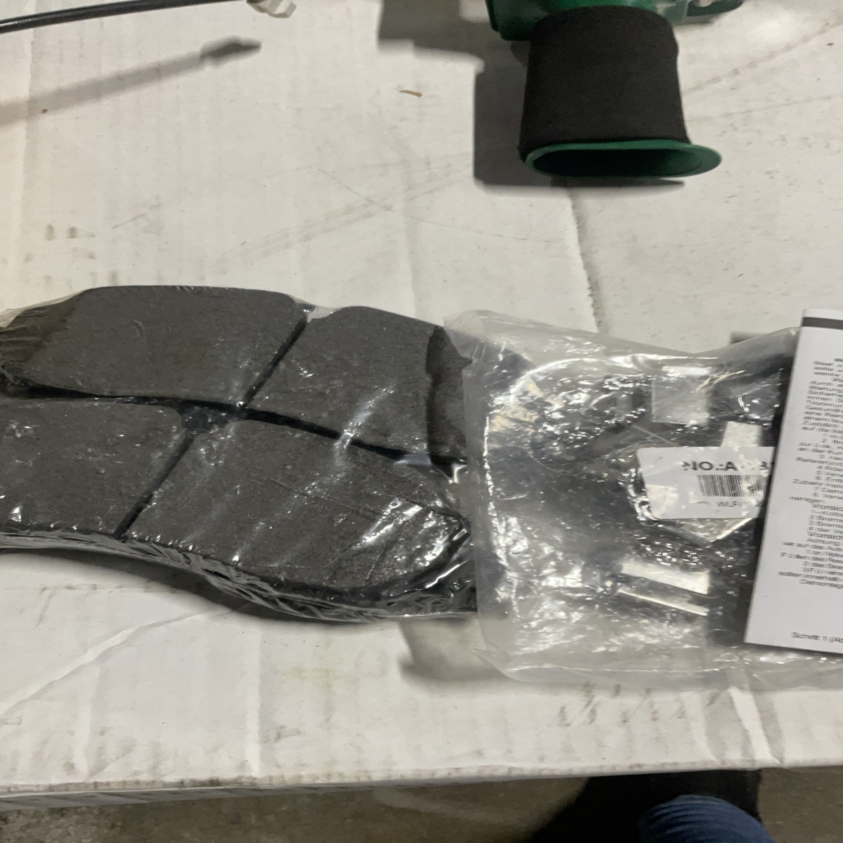 Bicycle Disc Brake Pads with Installation Manual