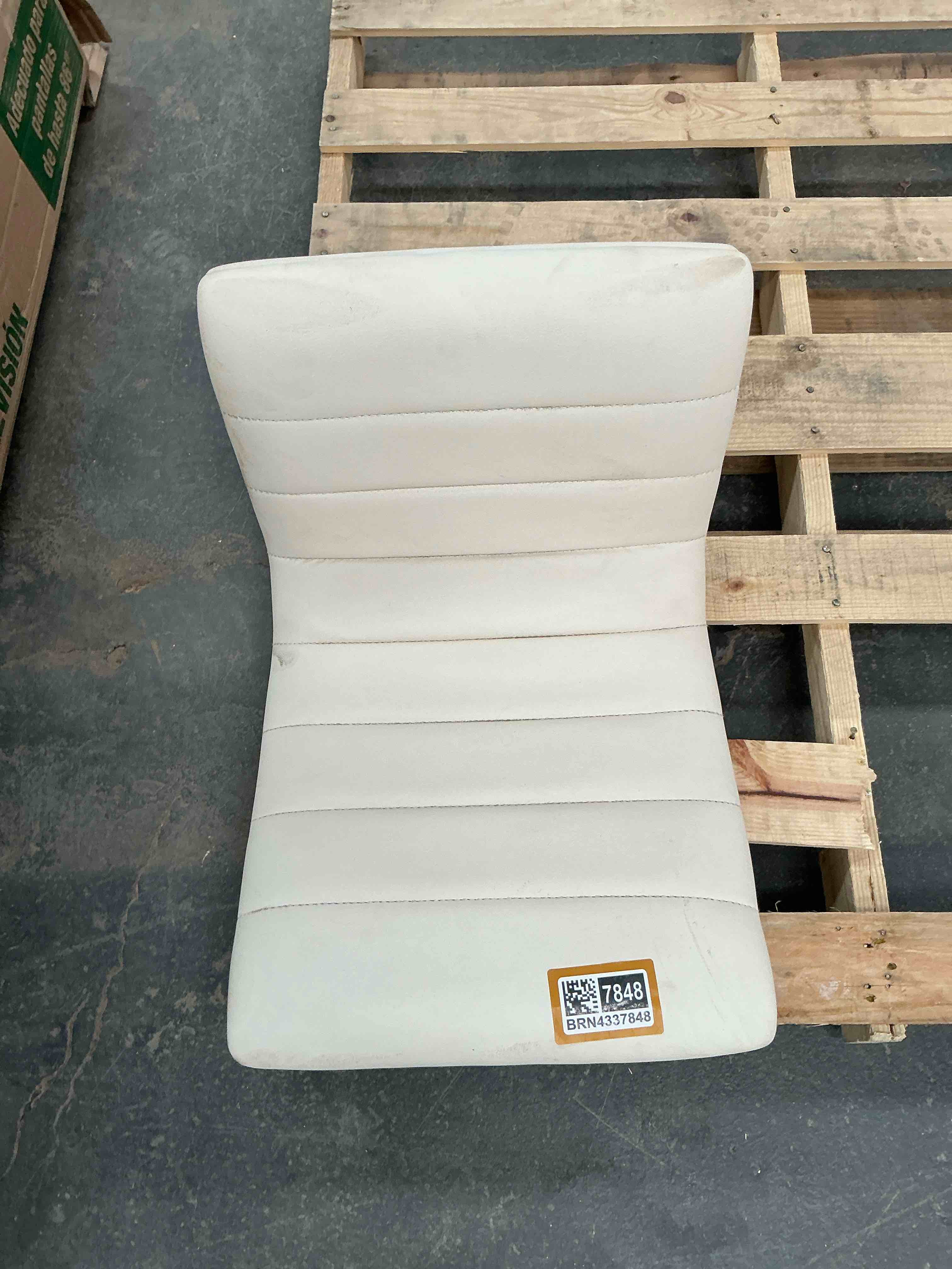 white single seat (I complete)
