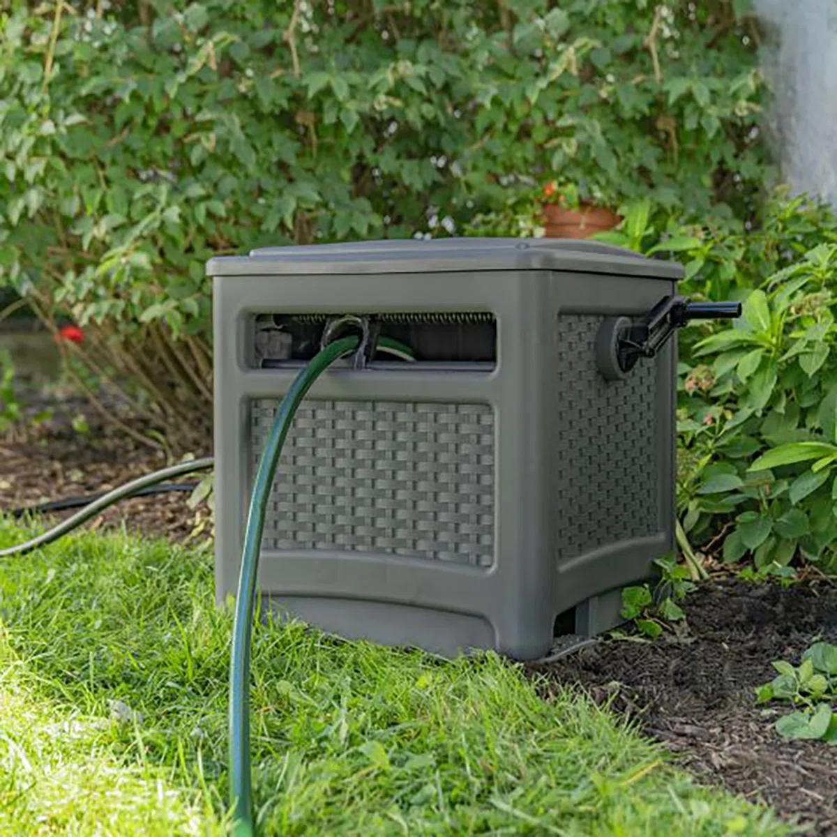 Suncast Smart Trak 225 ft. Free Standing Hideaway Hose Reel in Gray