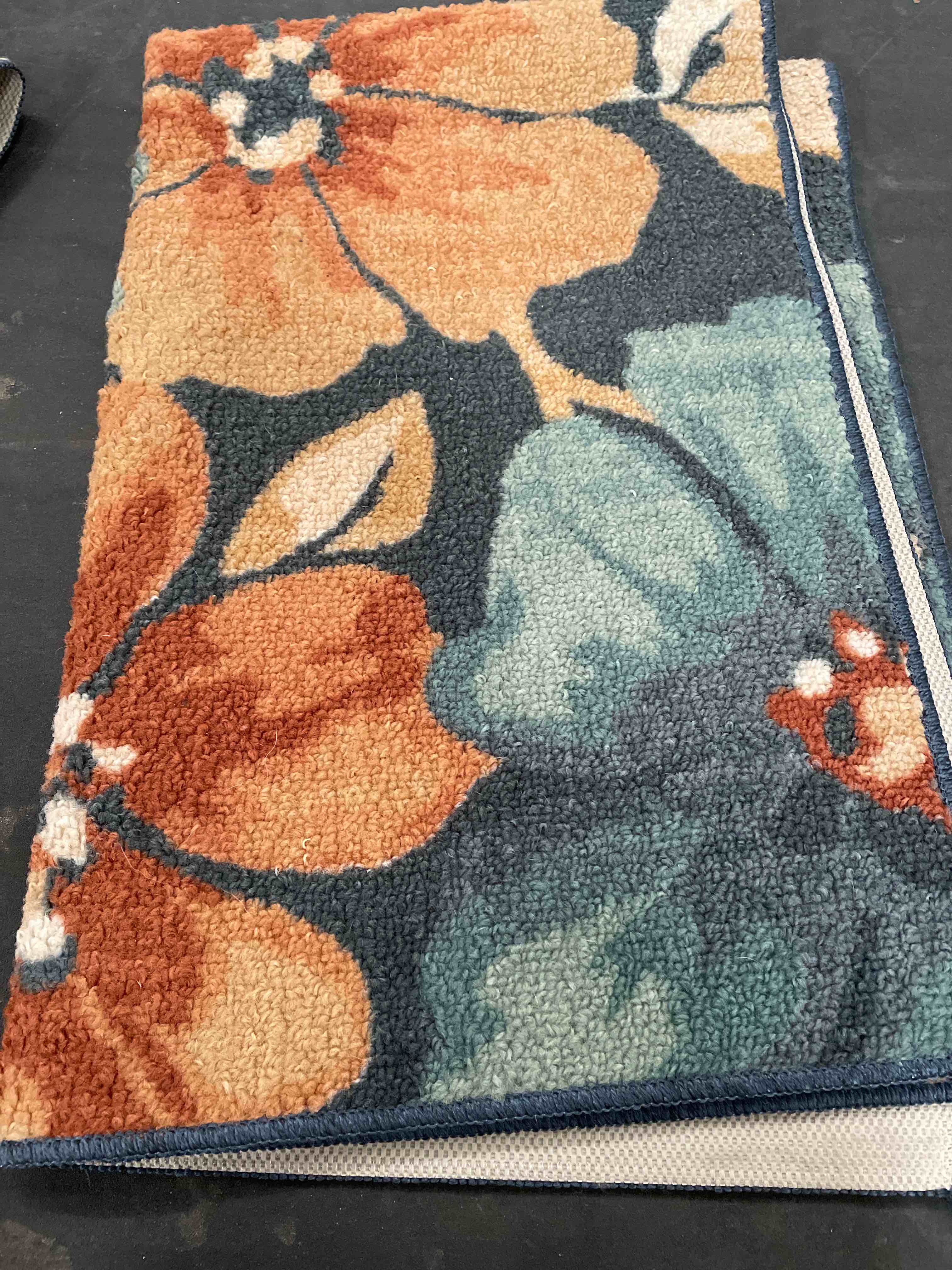 style 2’6” x 3’10” rug