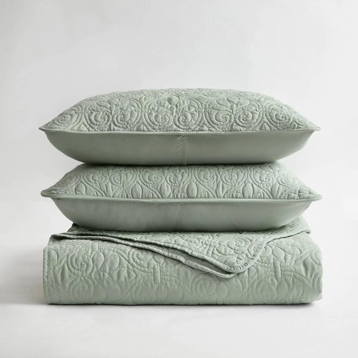 Quebec Reversible Quilt Set