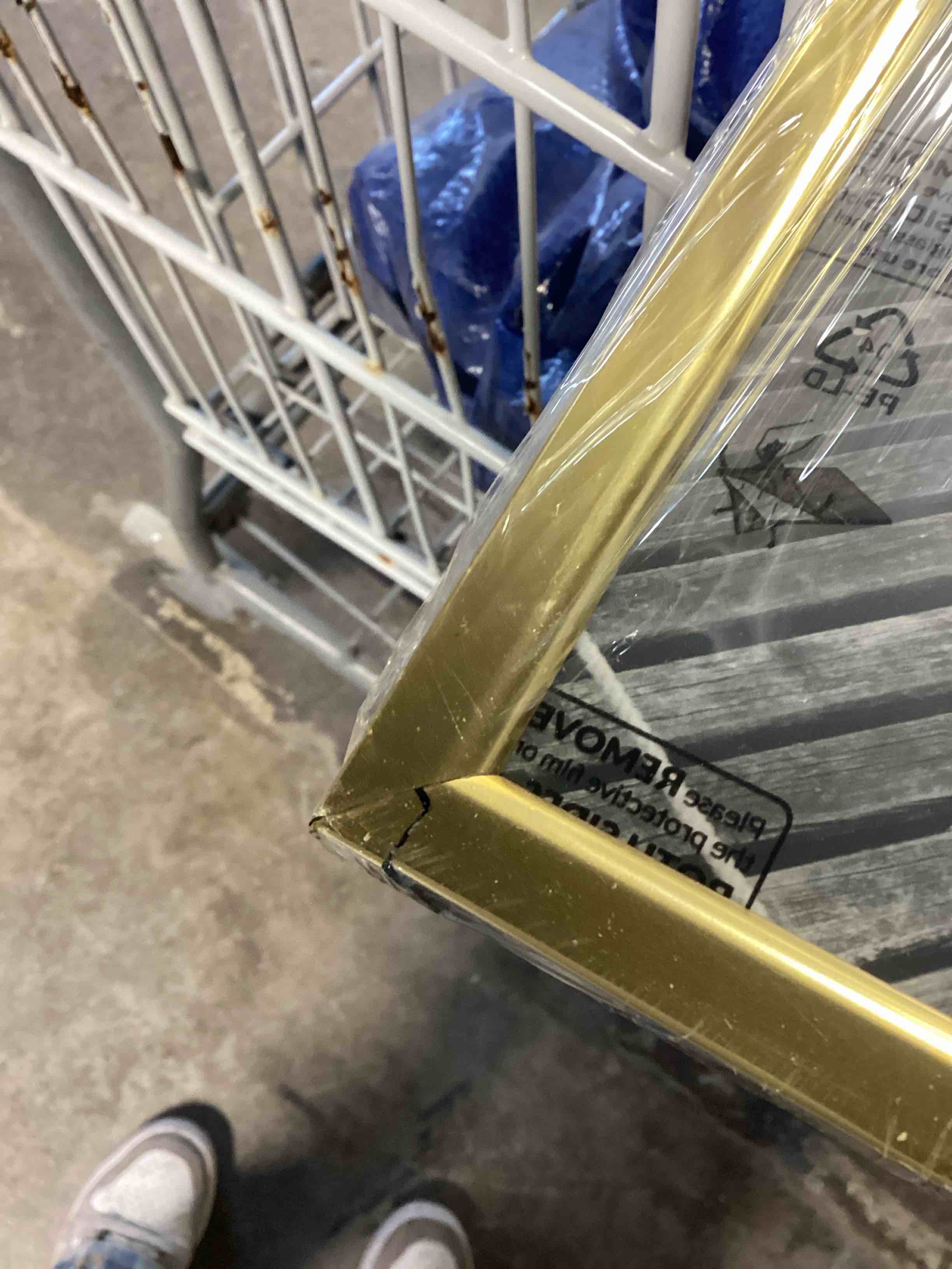 (fixable damage, see photos)1” x 1.5” gold picture frame