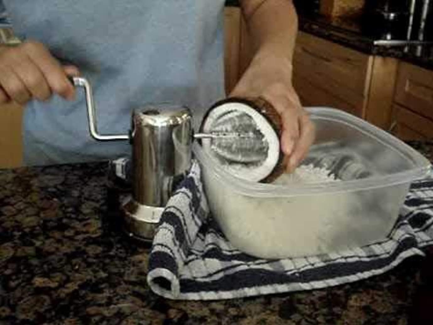 Stainless Steel Coconut Scraper with Vacuum Base Coconut Grater Machine Coconut Crusher Manual Hand Roller Coconut Chopper for Kitchen Coconut Scrapper Tool, MEdium, Silver