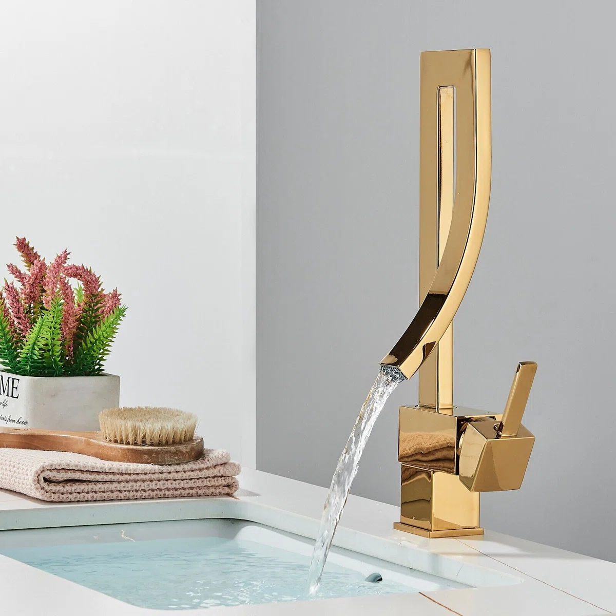 Deck Mounted Single-handle Bathroom Faucet