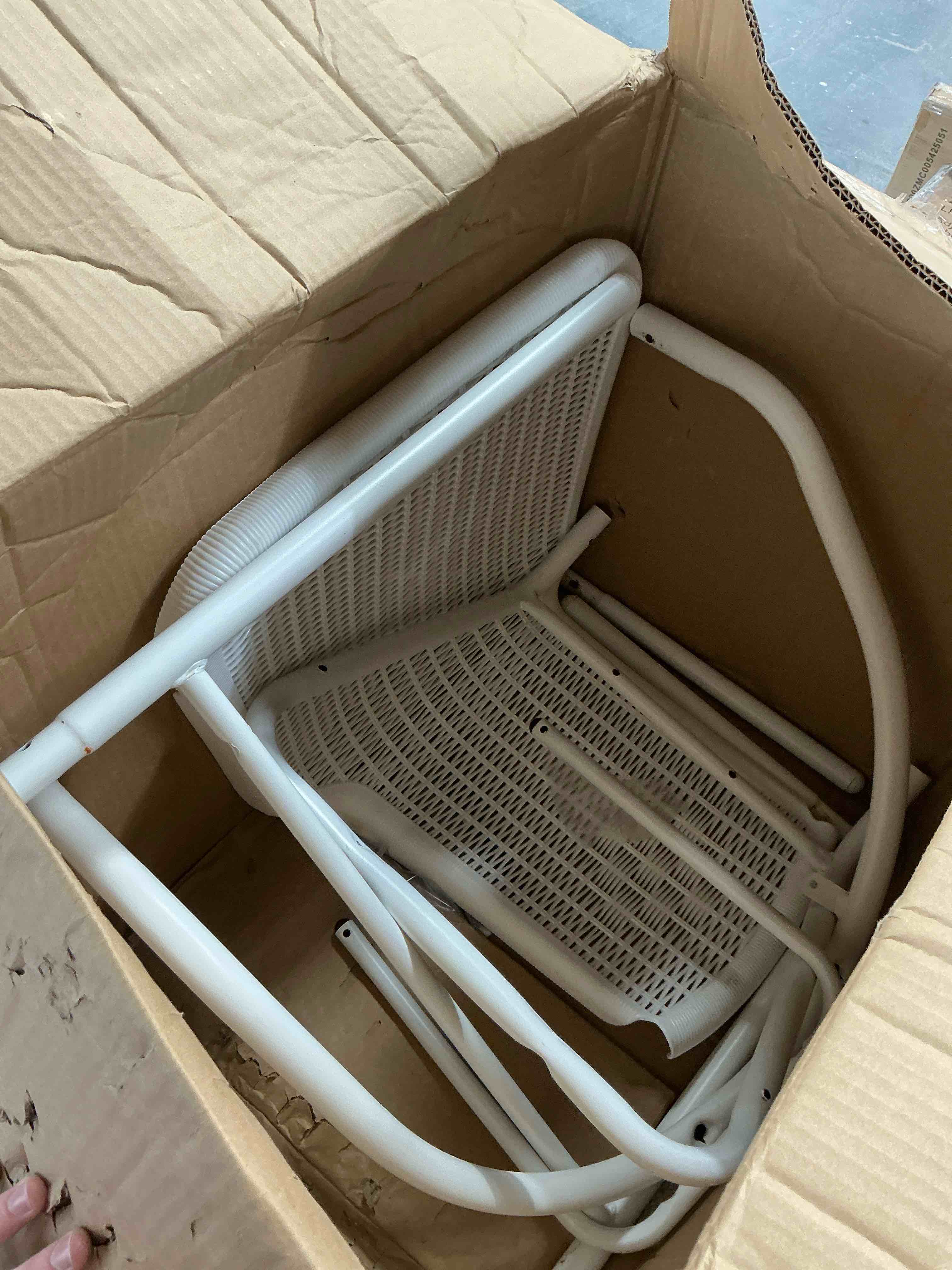 (RUSTY) Plastic Woven Lawn Chair