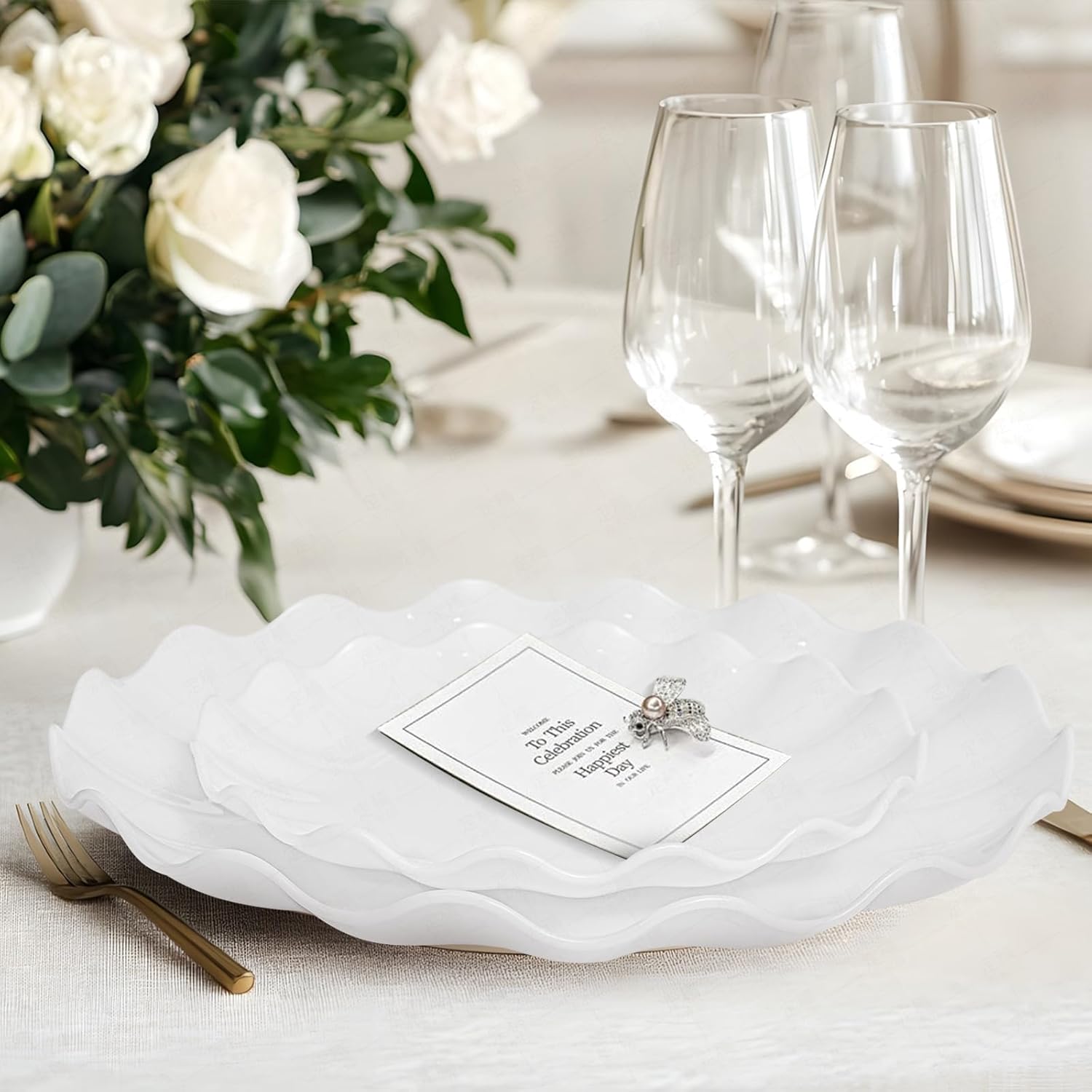 LIYH 50 Pcs White Scalloped Plastic Plates Reusable - Unbreakable Plastic Plates for Weddings Party Outdoor Picnics Dishwasher Safe BPA Free (25Guests) 50(25 Guests) White